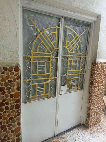 دار للبيع الموقع التحرير شارع اربعين قرب اسواق توت ماركت داخل الفرع .
#طابو_ملك_صرف

(#بناء_تسعينات_قاطين)

#مساحه_الدار١٥٠_الواجهة_٧ونص_نزال٢٠

يتكون الدار من كراج وصحيات خارجية وهول واستقبال ومطبخ  وصالة بسيطة #غرف عدد٢ في القاط الاول 

#القاط الثاني يتكون من غرف عدد٢ 

(#السعر_١٥٥) وبي مجال 

#رقم_الهاتف/***********
