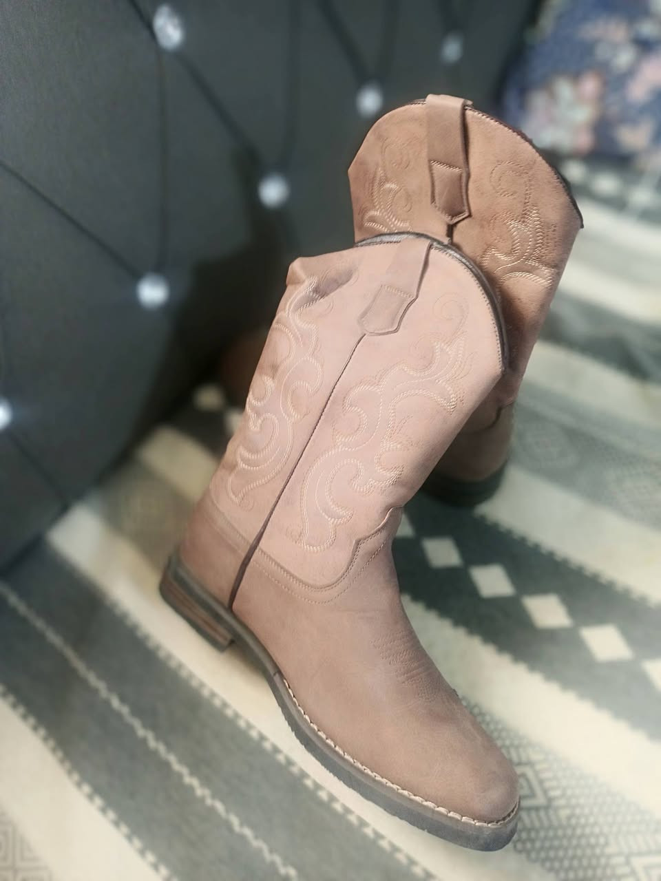 بوت أو حذاء نسائي وشبابي قياس 41 السعر 20الف اول تم


**إذا كنت صاحب هذا الإعلان وتريد حذفه لأي سبب، رجاءا أرسل رسالة إلى الدعم الفني**