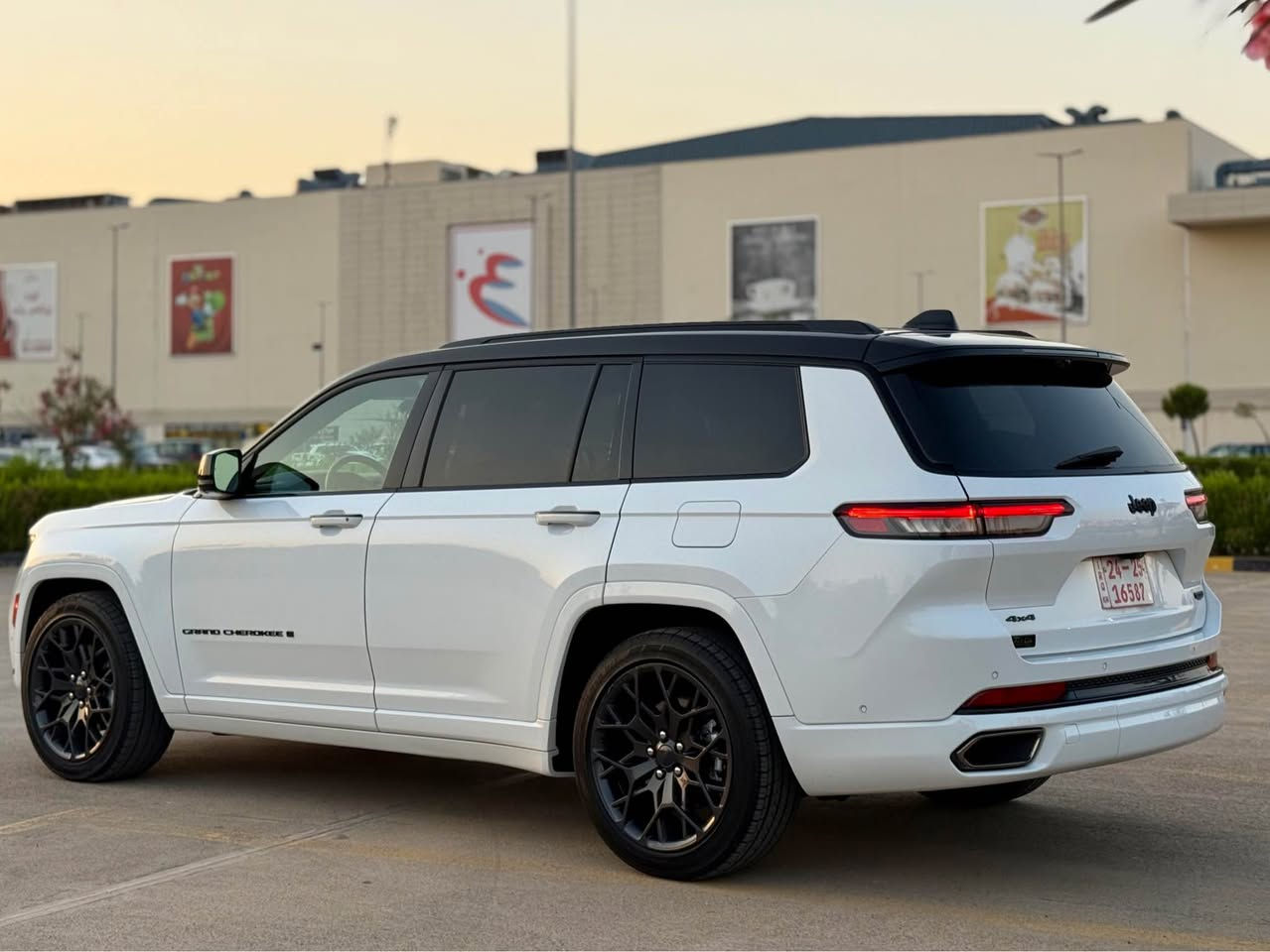 جيب سوميت مايكل 2024 
الجديد الشكل فول فول مواصفات جكات
رقم صاحب سيارة ***********

🟩 السعر  _ 418$
رقم كاتي 
الموديل : 2024 
المحرك :  . V8.  
  
‎لون :  ابيض 
داخل مشمشي و اسود
* قيادة ذاتية .
* رادار امامي مع مانع تصادم . 
* تحذير الخروج عن المسار . 
* مستشعر نوم السائق مع نظام التوقف الآلي 
* تحذير النقطة عمياء 
* نظام تحذير عند التقاطعات. 
* نظام تحذير عند تجاوز السرعة المحددة 
* نظام تقليل الضجيج داخل المقصورة. 
* إنارة محيطية. 
* شاحن موبايل وايرلس. 
* تعديل وضعيات مقود السائق كهرباء.
* مرايا تعتيم ذاتي. 
* المرايا الجانبية قابلة للطي كهربائيا. 
* نظام الصوت من ماكنتوش مع 19 سماعة. 
* ويل قياس 20 انج .
* فتحه بانوراما . 
* شاشه كبيرة 10.1 انج . 
* نظام الخرائط (GPS) .
* عرض خرائط الطريق على لوحة القيادة.
* لوحة القيادة بقياس 12 أنچ. 
* 2 كاميرات خارجية مع بخاخات ماء للتنظيف. 
* كاميرا للمرأة الداخلية. 
* المصابيح الأمامية زنون .
* كشافات الضباب زنون . 
 *انارة ترحيب .
* دخول ذكي. 
* بصمة على 4 ابواب للدخول الذكي. 
* تشغيل عن بعد .
* الصندوق الخلفيي كهربائي .
* اضافات من الخشب الطبيعي للمقصورة الداخلية
* ذاكرة لحفظ وضعيات الجلوس للسائق. 
* مساج للمقاعد الامامية السائق والراكب. 
* المقاعد الأمامية كهربائية .
* المقاعد الأمامية  تدفئة تبريد .
* المقاعد الخلفية  تدفئة .
* ستائر للشبابيك الخلفية. 
* مقاعد الصف الثالث قابلة للطي والفتح كهربائيا. 
* انارة داخلية LED متعددة الالوان . 
* حساسات امامية. 
* حساسات خلفية . 
* 7 راكب .
* مكيف خلفي مع وحدة تحكم منفصلة . 
* تدفئة ستيرن . 
* مانع تصادم خلفي .
* بلوتوث تلفون . 
*كاربلاي .
* محدد سرعة . 
* نظام التشغيل اوتوماتيك

‎رقم صاحب *********** السليمانية, العراق
