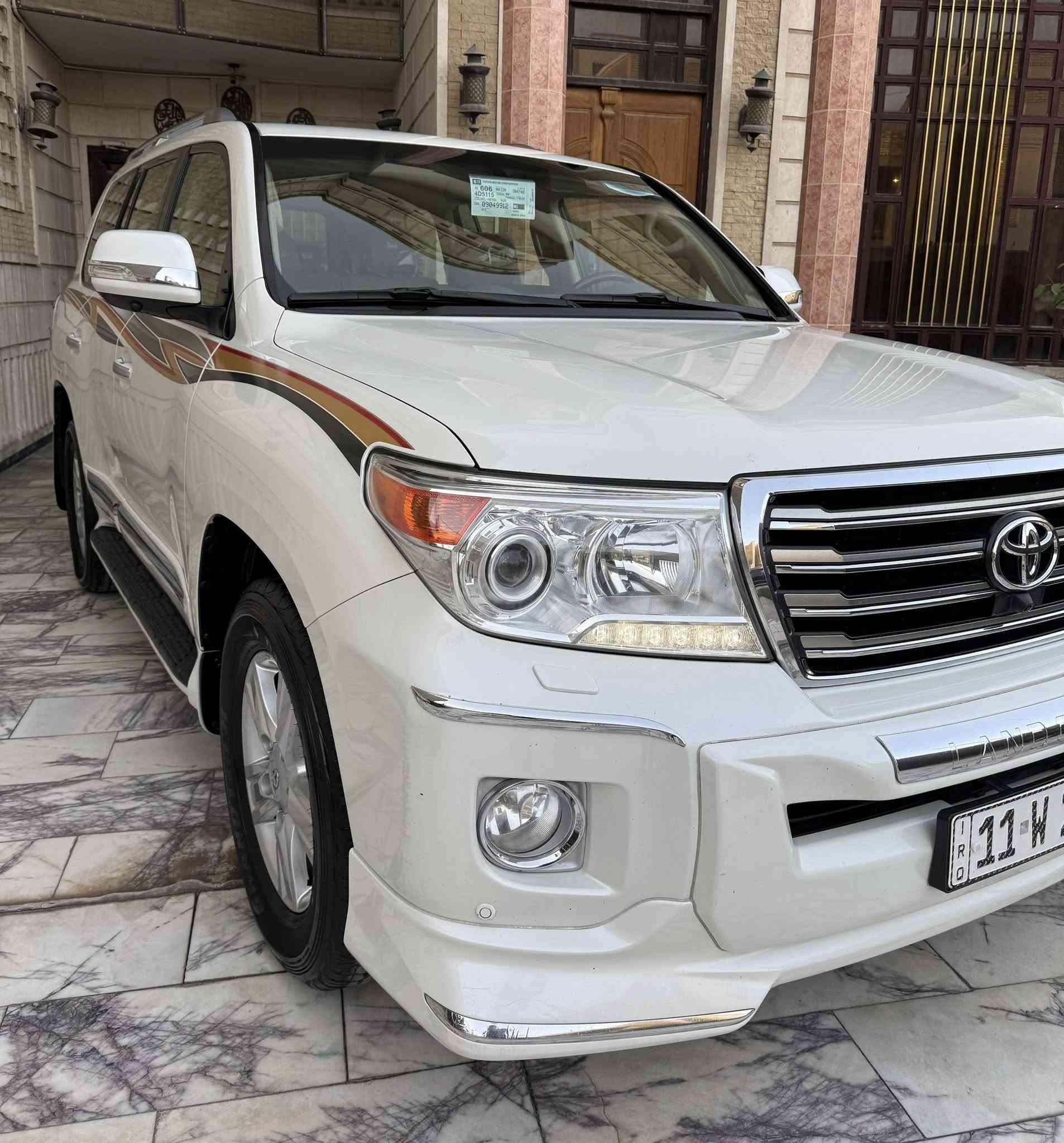 لاندكروز 2015 بريم اصلي DVD ماشية 75 حقيقي شرط الفحص سيارة كفالة عامة من الصبغ حتى الدعاميات 
( فقط رصعات ثنين بارد ما مبين بالعين فقط بالسونار ) 
*** ( ملاحظة الشريط ما طابع جديد)
السيارة جديدة جداً واحلى من الصور 
رقم بغداد الجديد باسمي تحويل مباشر
 مكان السيارة  بغداد زيونة 
اتصال او وتساب /***********
