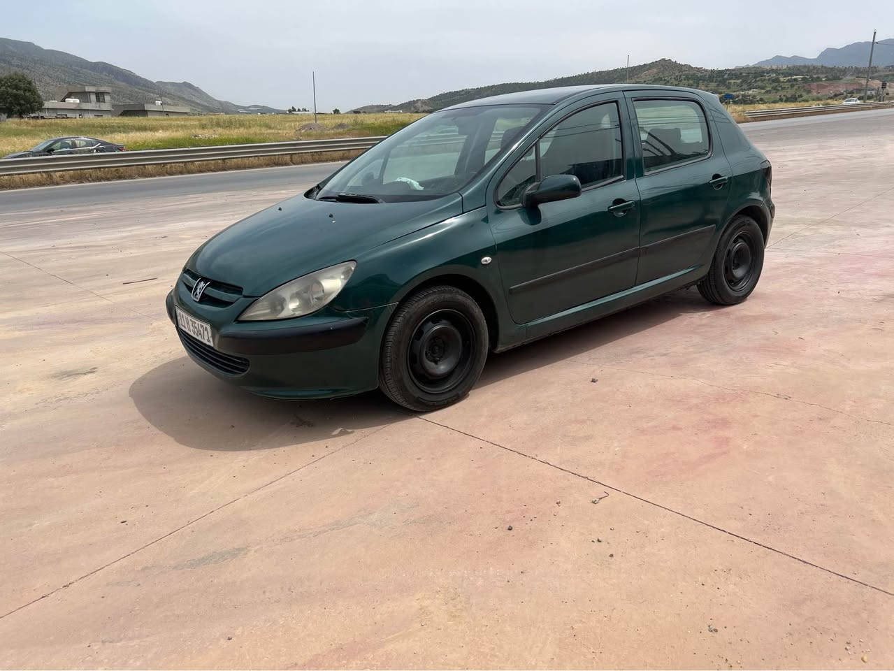 بيجو 307 موديل 2005 سياره كاملة من كلشي مال جناي
 
كير محرك خير من الله تبريد ثلج  رقم بغداد انكليزي باسمي  مكاني بغداد المحموديه.  سعرها 43 و بيها مجال حك الجيه 
***********  بي واتساب بغداد, العراق
