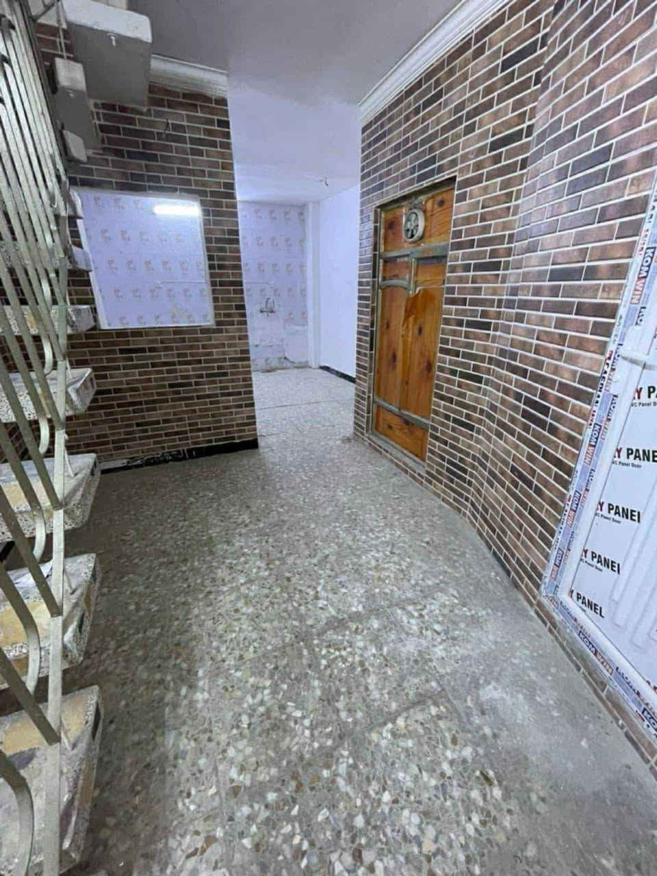 🏠 دار للبيع في السيدية - موقع متميز
​العنوان: بغداد، السيدية، قرب جامع إبراهيم الخليل (قرب الشارع التجاري).
​📐 المساحة والقياسات
​المساحة الكلية: 50 متر مربع.
​الواجهة: 4.5 متر.
​النزال: 12 متر تقريباً (حسب القياسات المذكورة).
​🏗️ تفاصيل البناء (طابقين)
​عدد الغرف: غرفتي نوم.
​المرافق: صالة استقبال + مطبخ + خدمات متكاملة.
​💰 المعلومات المالية والتواصل
​السعر: 203 مليون دينار عراقي (قابل للتفاوض).
​للاستفسار والتواصل: * اتصال أو واتساب: ***********
​ملاحظة: منطقة السيدية، وخاصة القريبة من الشارع التجاري، تعتبر من المناطق المرغوبة جداً في بغداد بسبب توفر الخدمات والحركة التجارية.
