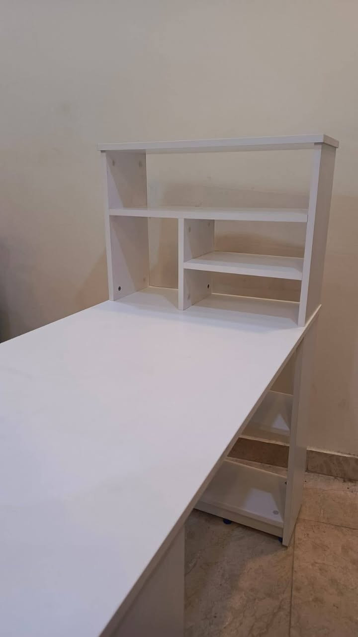 للبيع ميز مكتبة مستعمل نظيف جداد مابي اي اضرار تركي المنشأ
ب١٨٥ وبي مجال...مكاني الكرادة ***********
