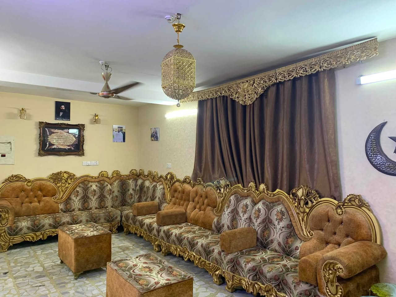 ديوان كبير جداً خشب عراقي توصاه القالب مالته خاص وافضل نوع اسفنج واطلر ذهبي والي يحب يجي يشوفه مليون هلا مكانه بغداد وياه طبلتين وعشر كوشات السعر 3 ملايين وبي مجال بسيط


**إذا كنت صاحب هذا الإعلان وتريد حذفه لأي سبب، رجاءا أرسل رسالة إلى الدعم الفني**