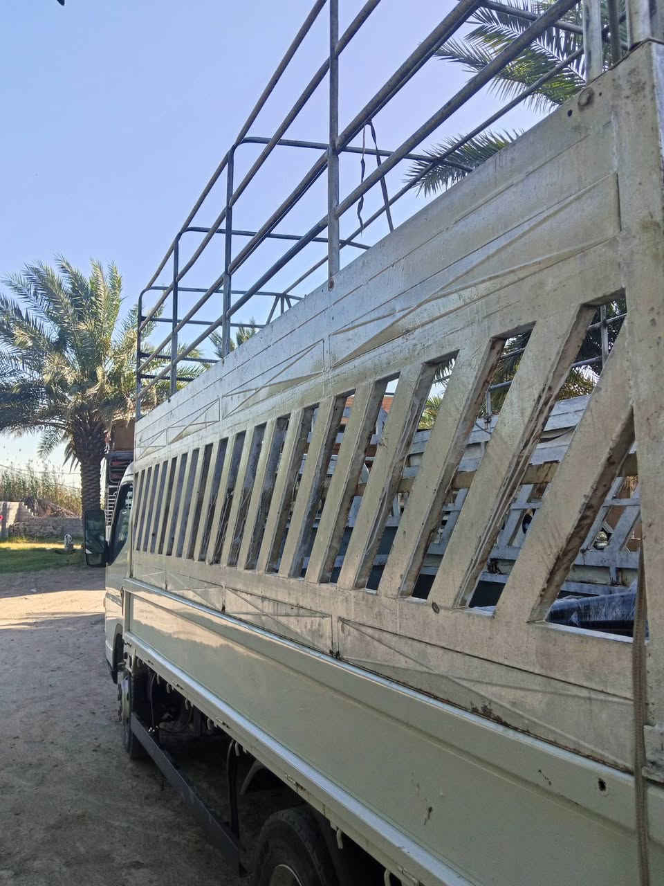 محجر وسقيفه للبيع نضيفات السعر 700 وبيهن مجال ***********
