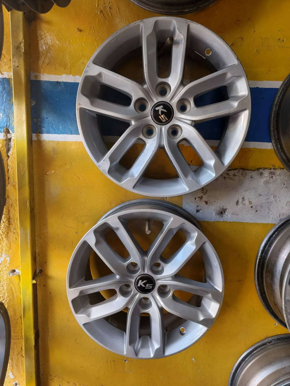 متوفر ويل كبات للبيع حجام  15\16\17
العنوان موصل كراج شمال شارع بطاريات 
***********
***********
