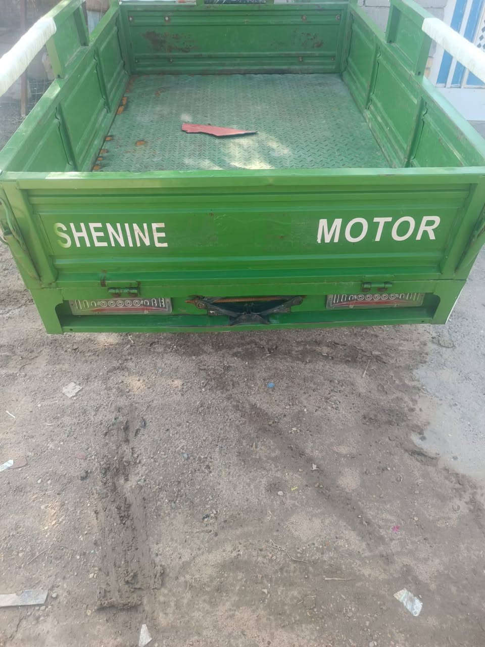 السلام عليكم عندي ستوت البيع 2023سعر 1900بابل حي العسكري شارع 80 رقم ***********
