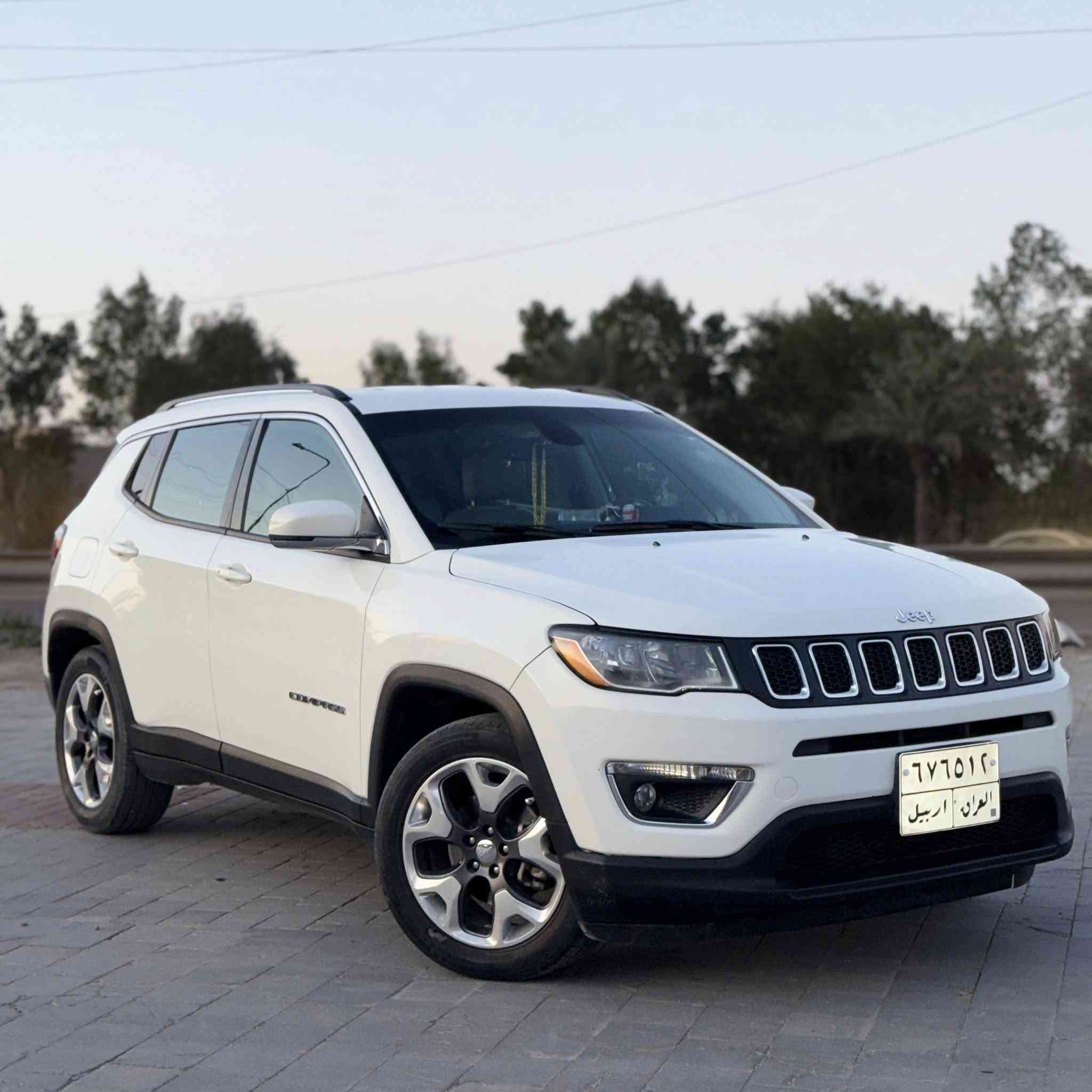 #المركبة : #جيب #كومباس لمتدد ماعده بنراما
الموديل : 2020
  الرقم : اربيل 

#المواصفات :
حادث السياره امريكي : تاير خلفي + ربع هلال الجاملغ الخلفي راجع عل بارد  بدون ايرباك قطره صبغ مابيه 

▪️السيارة : جيب كومباس 
▪️المحرك : 2400 ( اربعة سلندر )
▪️ للأبواب مع بصمة تشغيل
▪️حساس خلفي اصل
▪️كامرة خلفية دوارة مع الستيرن اصل
▪️تبريد قطعتين امامي وخلفي
▪️رادار جانبي ( نقاط عمياء ) بالمرايا الجانبية
▪️شاشة الدشبول حجم كبير للتحكم بأيعازات السيارة
▪️تبريد وتدفئة 
▪️سستم صوت
▪️سايد بريك دكمة
▪️تشغيل عن بعد
▪️تحكم ستيرن جهتين بلوتوث وحاكية وكروس سرعة وتحكم صوت 
▪️نظام ABS مانع انزلاق

السيارة جديدة وبوضع الشركة 

السعر المطلوب : 165 ورقه وبيه مجال 
 
الاتصال على : ***********

عنوان السياره // بغداد كراده
