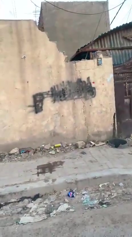بيت بالحميدية على الشارع شارع السبيس مباشر ركن قرب السوق القديم مساحة 140 واجهة 7ونص  صب مسلح يحتوي على غرفتين نوم  وغرفة استقبال ومطبخ  وحمام وكراج جبير.
بيت بالحميدية على الشارع العام شارع السبيس مباشر ركن قرب السوق القديم مساحة 140 واجهة 7ونص  صب مسلح يحتوي على غرفتين نوم  وغرفة استقبال ومطبخ  وحمام وكراج جبير ممكن تسوي محلات .
البيت يحتاجلة ترميم كاشي ومجاري وتواليت .
للاستفسار. *********** 
الرقم بي واتس اب
