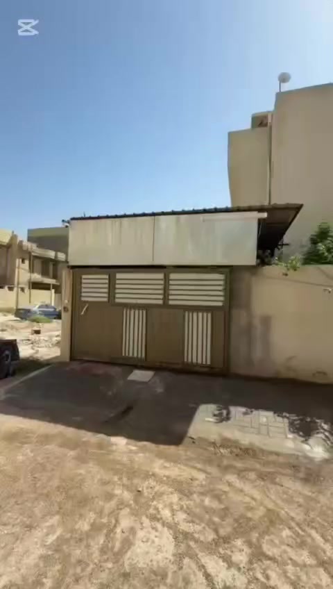 دار للبيع مساحه 285م
بيت طابقين مع مشتملات عدد 2
بناء حديث طابوك جمهوري
سند 25 طابو زراعي
موقع شارع احمد الوائلي نهاية شارع الحداد السايدين الجدد
السعر 350 وبي مجال
الاتصال والاستفسار
***********
