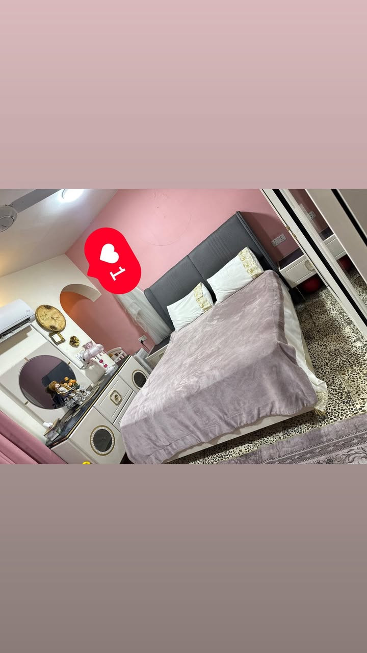 السلام عليكم..
غرفةًنوم نظيفة وجديدة 
نهايتها مليون


**إذا كنت صاحب هذا الإعلان وتريد حذفه لأي سبب، رجاءا أرسل رسالة إلى الدعم الفني**