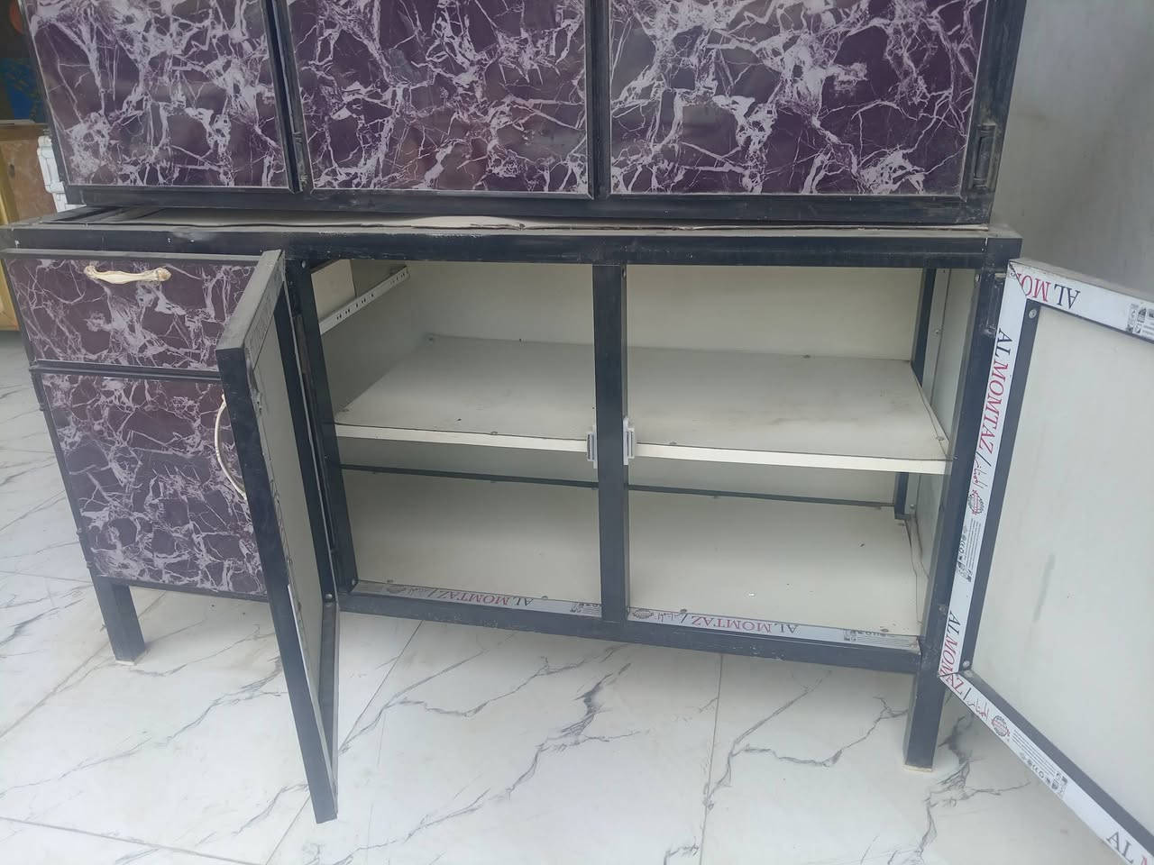 سلام عليكم كاونتر نضيف سعر متاسب ***********
ضرار فقط ضهره نازل
