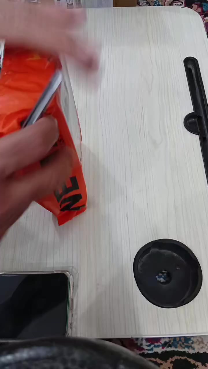 السلام عليكم اخوان ساعه الكترونيه درجه اولى ذكيه منبه شاحنات بطاريه داخلها ماركه درجه اولى كلش تطيفه وحلوه انواع الالوان بها ***********
