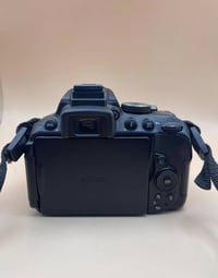 كامرة نيكون 5300 شترها 3k فقط مع عدسه - 70-300 باكيت لوكك للبيع 077109...