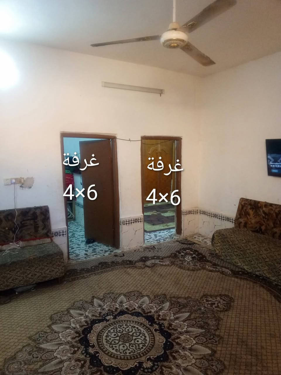 بيت للبيع مساحة 200 م البيت غرفتين وصالة ومطبخ وديوانية ودربونة قرب مؤسسة العين. البيت معاملة ماكاملة الاتصار على رقم أبو البيت ***********
