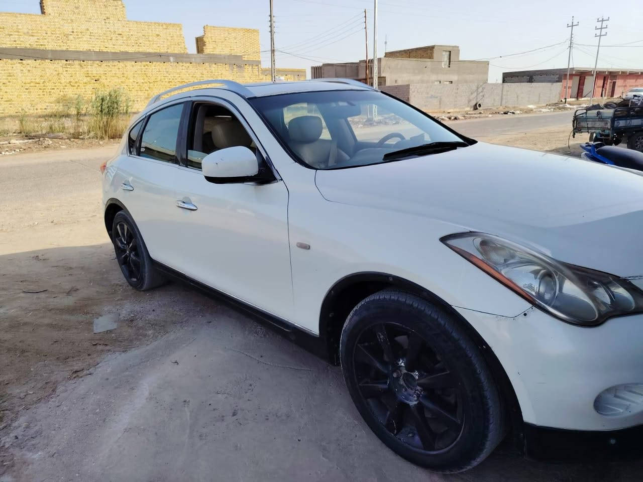 للبيع للبيع نيسان انفنتي EX35 مديل 2008 خليجيه سياره نضيفه وجاهزه مكينه وكير خير من الله ترايك وين ما تريد تبريد ثلج كهربائيات كله شغاله عوزها تلحيضات مكان السياره ناصريه السعر 83 والشراي بيه خير ويدلل تواصل ***********
