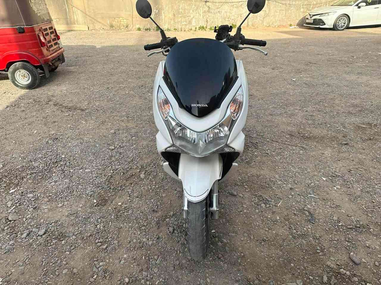 سلام عليكم
Pcx جيل الاول 
مستعجل على بيعتها 
مكاني بغداد 
الرقم :***********
