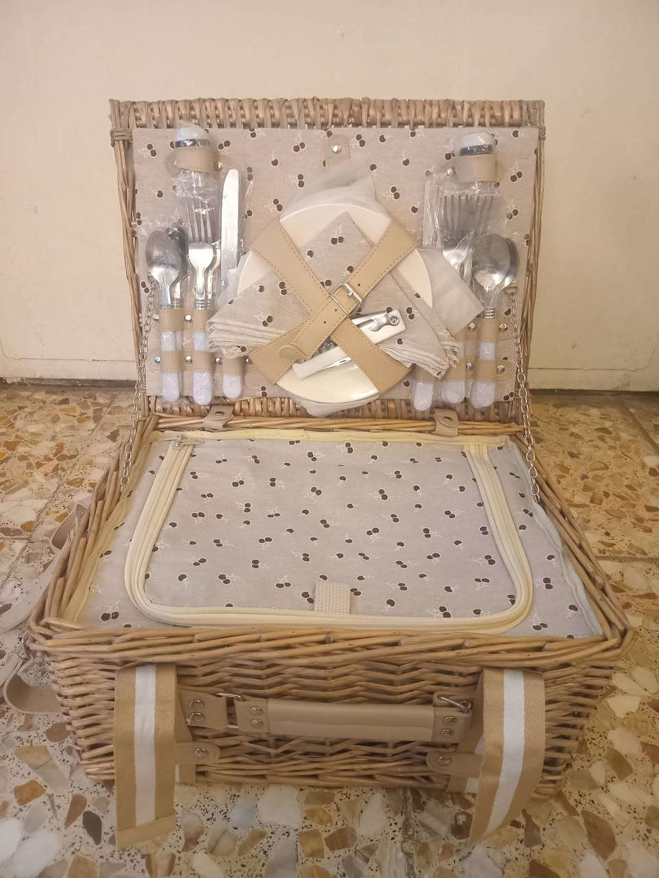 للبيع
حقيبة سفاري منتزه خوص جديدة ممستخدمه السعر 40 الف 
مكاني بغداد


**إذا كنت صاحب هذا الإعلان وتريد حذفه لأي سبب، رجاءا أرسل رسالة إلى الدعم الفني**
