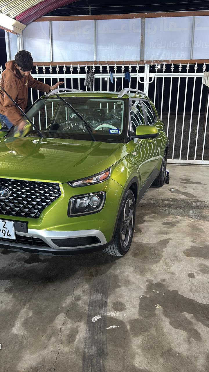 السلام عليكم
هونداي فينو لون مميز اخضر 
موديل ؛ 2024
فول موصفات اعلى فئه
ممشا السياره 9000 كيلو 
بصمه أبواب بصمة تشغيل
تشغيل عن بعد 
فتحه 
شاشه كار بلي واير ليس 
مكان السياره جسر ديالى الزعفرانيه 
للاستفسار ‭0788 968 3533‬ واتساب هم موجود
