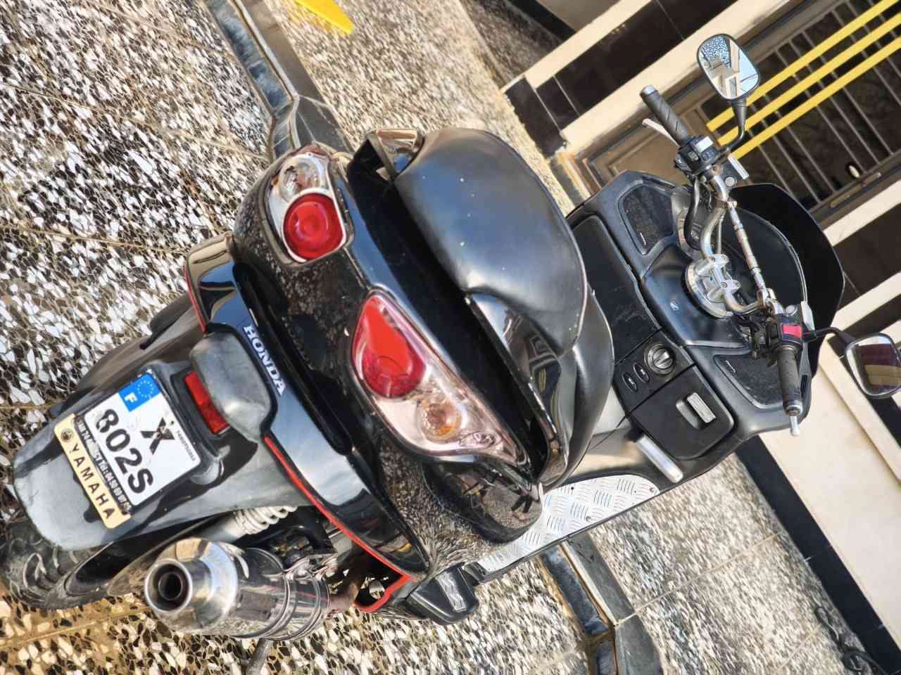 الـسلام عـليكم 
حبـايب فـورزا 09 
1- صالـنصة ريـاضي صـوتهـة عـالي ويـخبل 
2- مـكينة نـظيفة حـيل لاتنـقيص ولا تبـخير 
3- كـير معـمي 7 نمـر 4 تحـويلات 
4 - لايـتات زنـون قويـة 
5- كـفراتهـة نظـافة 70% 
6- تـايرات نظـافة 80% 
7- الـدراجة عـوزهة ترتـيب بسـيط فـقط 
8- كـهربائيات شغـالة كلـهة هية والاشـاير 
9- دراجـة تجـي تفـحص وتاخـذ
الـسـعر عـالخاص 
مـكاني ديـالى الحـويش 
رقـم ***********
تواصل ماسنـجر او واتـساب 
بـدون اتصـال رجـاءً
