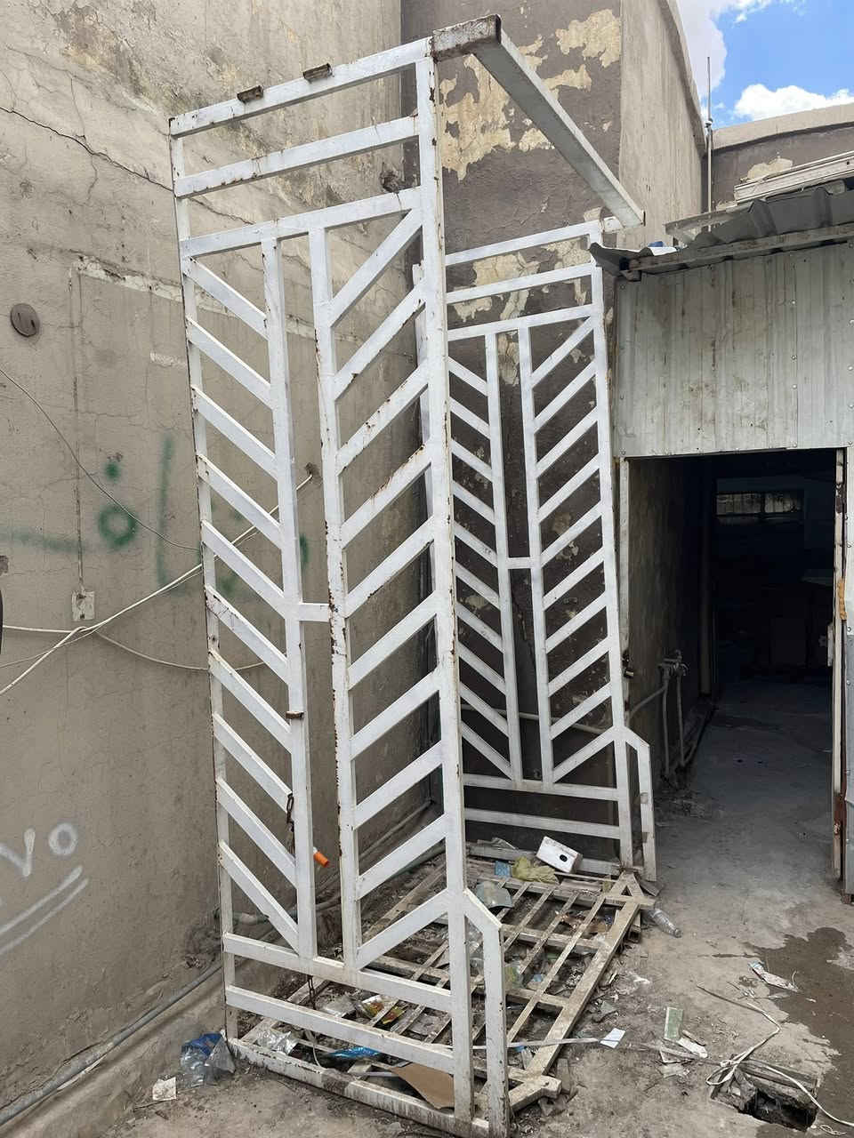 محجر كيا للبيع بسعر 120 وبي مجال مكاني كركوك ***********
