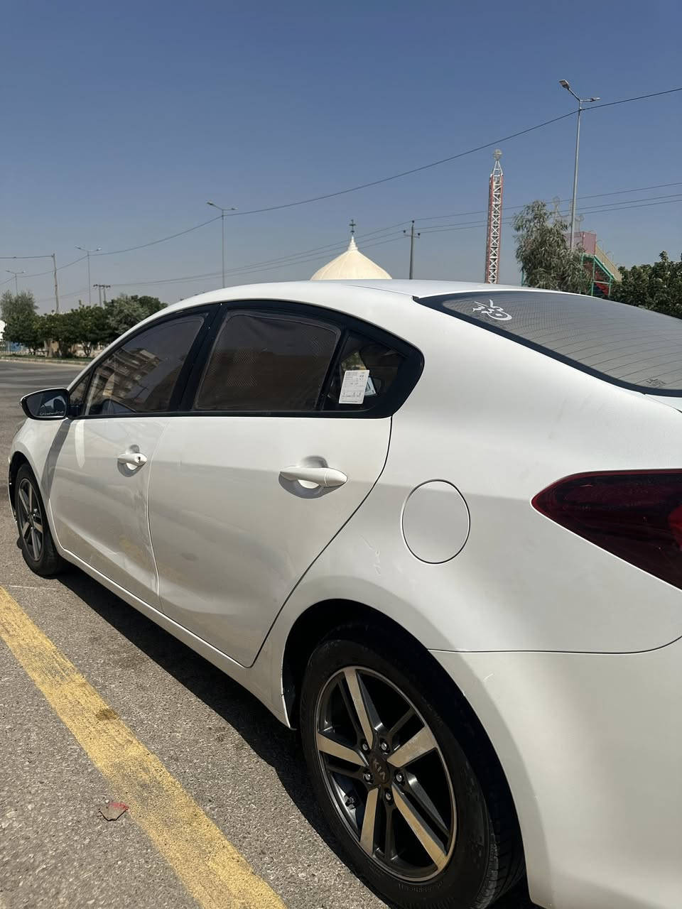 سلام عليكم
سيراتو موديل 17 خليجي محرك 1600 مواصفات العاديه تحكمات وضبابيات واشاير بالمري 
گير ومكينه ع وضع الشركه تبريد جاهز لونها صدفي 
سياره نضيفه ونصبتها حلوه 
بيه جزء من الباب الخلفي صبغ وكارت بالجاملغ الخلفي ايضا 

مكان السياره النجف 
السعر 124 وبيه مجال 
للاستفسار ***********
