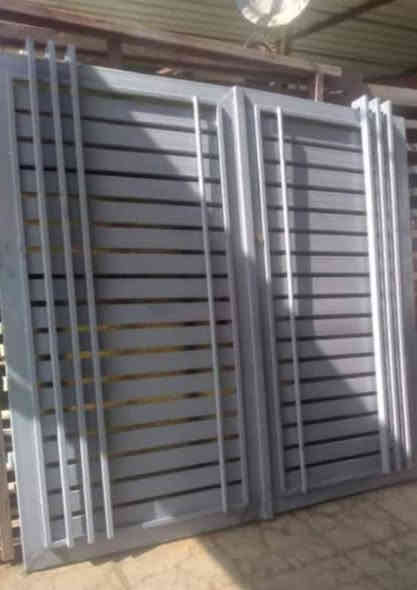 حدادة متنقله 
لعمل البيبان والشبابيك وعمل السقائف السندويج وسقائف الجينكو وصيانة البيبان القديمه وصبغ جميع انواع الحديد 
حدادة متنقله اجيك لباب البيت 
اتصال 
***********
ابوعباس الحداد السماوا
