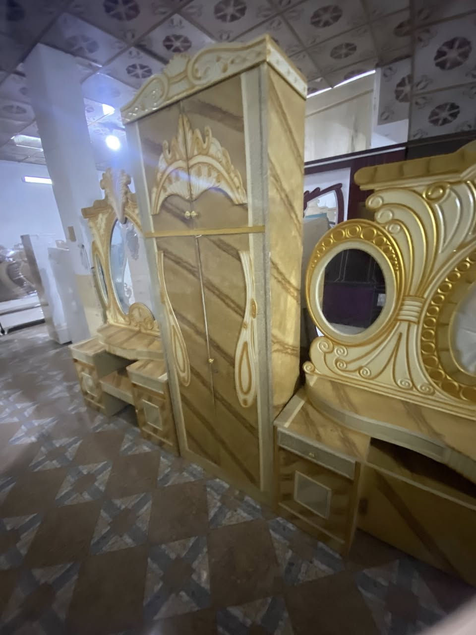 سلام عليكم غرفه صاچ تكمه نضافه 100/100تخبل جديده مكان الرحمه قرب شارع ابورسول
***********
