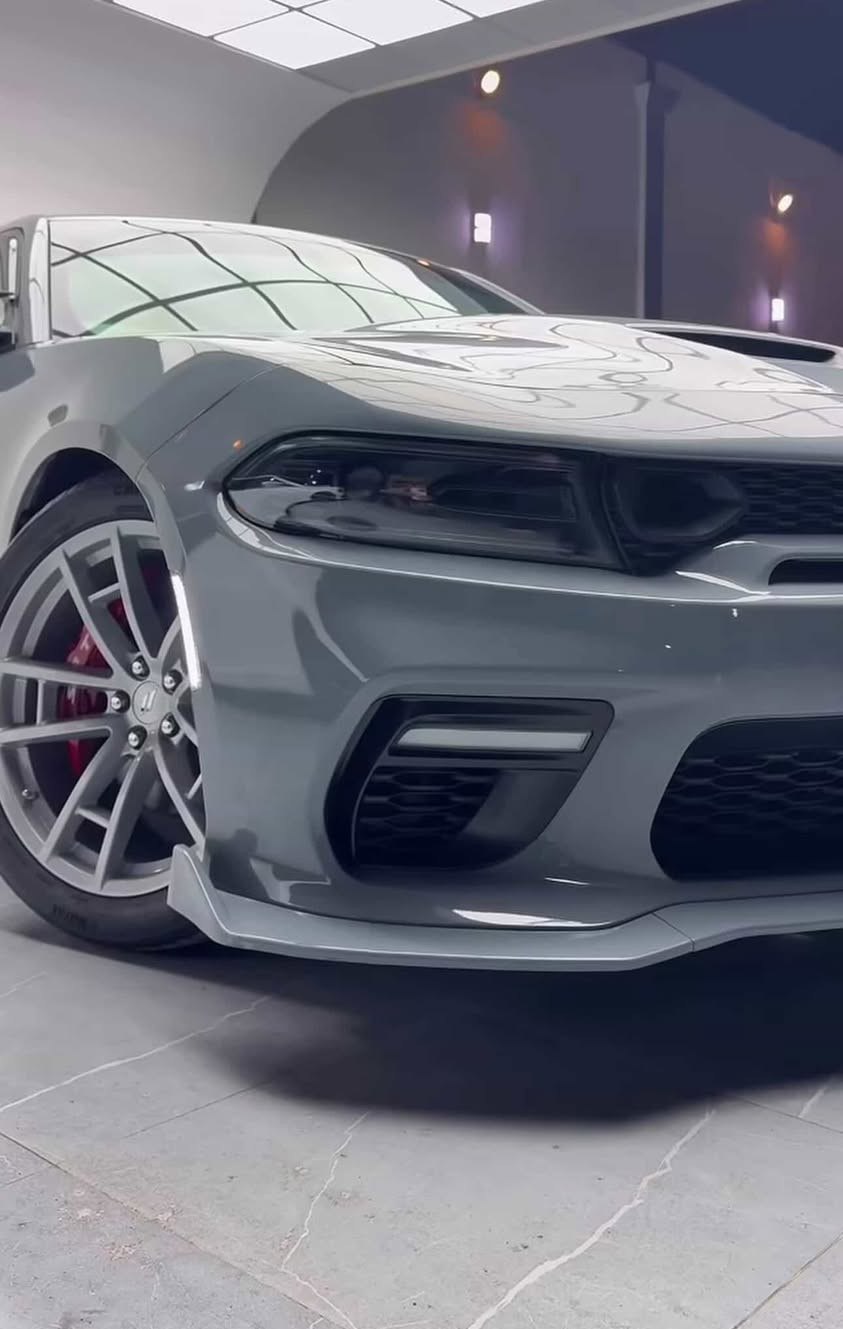 دودج جارجر GT 2022
سوبر تراك باك 
اللون: سموك 
ماشية: 36 الف كيلو 
مزودة شوته وبرمجة 
سيارة ما تحتاج مصرف دينار واحد
بيها قطعتين صبغ وصبغ حافة البوند كلش بسيطة 
للاستفسار *********** 
عنوان الموصل
