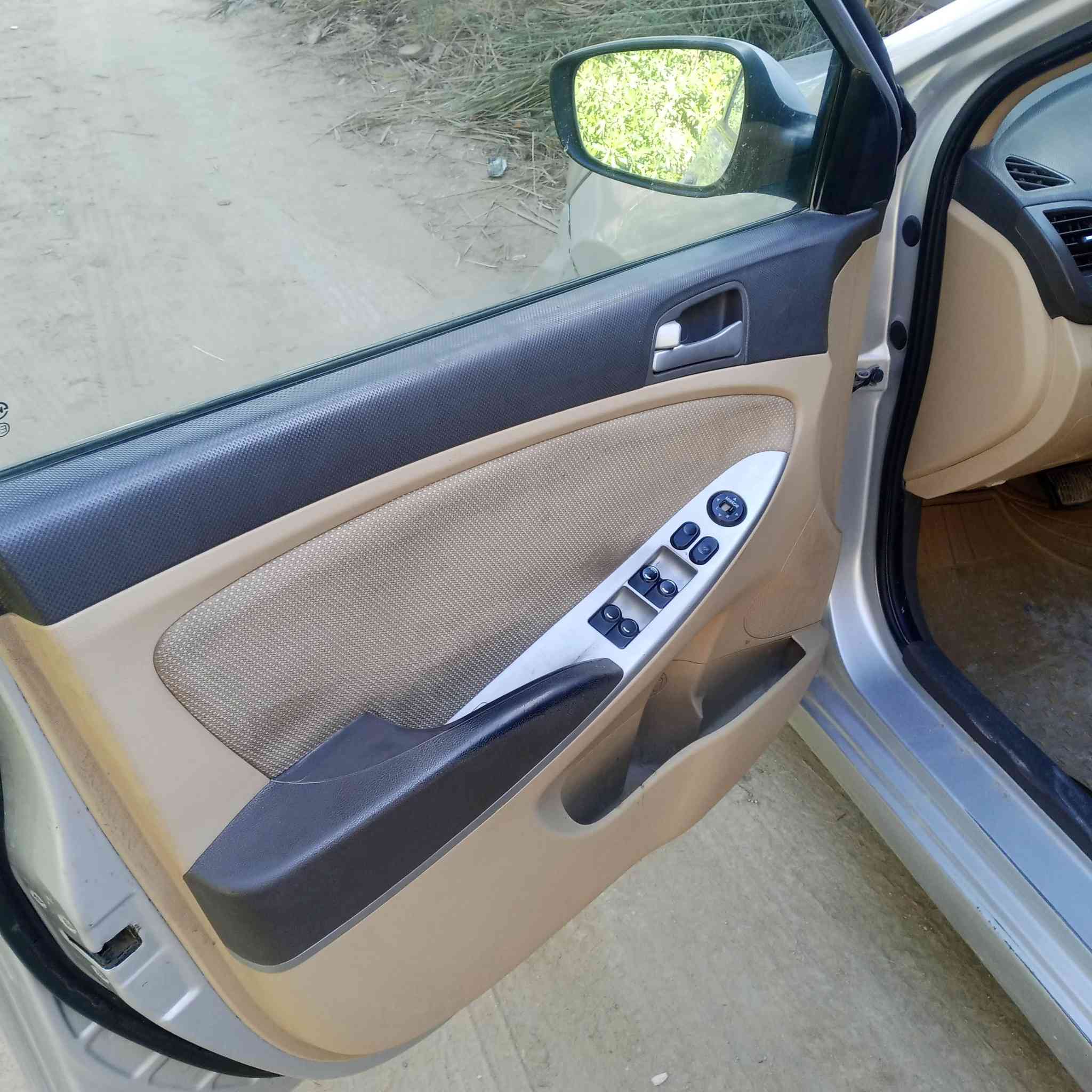 هونداي اكسنت ٢٠١٤ رقم كربلاء
مكينه ١٦٠٠ صبغ ٣ قطع بدون دواخل 
السعر ٨٧ ورقه مع المجال مكان السياره كربلاء الحسينيه ***********
