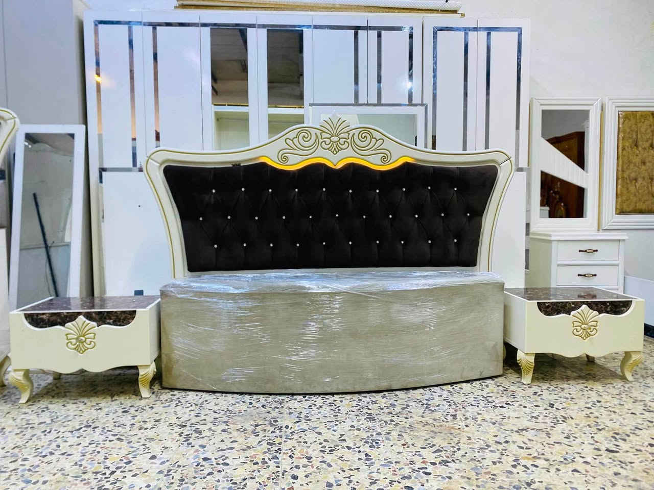 غرفة تركي 🇹🇷 موديل حديث 8 قطع
نظام سلايت
سرير مخزن
مع انارة شغالة
نضافة ‎%‎90💯
السعر/ 600 
شد ونقل مجاني داخل بغداد✨
توصيل للمحافظات باسعار رمزية


**إذا كنت صاحب هذا الإعلان وتريد حذفه لأي سبب، رجاءا أرسل رسالة إلى الدعم الفني**