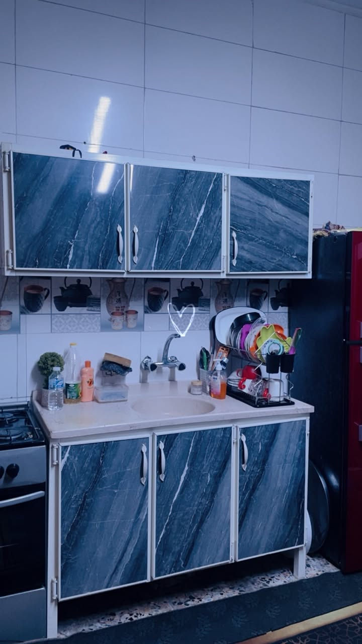 اغراض منزل نضيفه جدا للبيع
برده مترين مبطنه

مليكانه 

قنفه ثلاثيه تركي ثقيله جدا تنفتح سرير مع مفرش و٣ كوشات 

مدات ٢ نفس الشكل

موكيت ٢ نفس الشكل 

ميز بلازما تعليك ويرهم بالكاع وبي ارجل اربعه 

كاونتر جاهز مو تفصال 

الاغراض كلها نضيفه ومبيها اي ضرر


**إذا كنت صاحب هذا الإعلان وتريد حذفه لأي سبب، رجاءا أرسل رسالة إلى الدعم الفني**