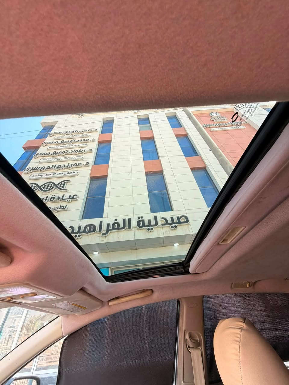 السلام عليكم رينو سافران لبيع 

مديل 2009

سياره كفاله عامه ماعده طخه بسيطه باب 

مكينه 2300 6V

مكينه وكير خير من الله 

فول مواصفات 

فتحه
تدفئه كشنات
تبريد قطعتين تبريد ثلج 
مسجل جنجر 6 اقراص 
شاشه اندرويد 
لايتات زنون عالي + ناصي + بلوجكترات 

سياره جاهزه من كلشي تخم تاير جديد 

سياره بيها منضومه غاز انسه البانزين 

سياره رقم بغداد بسمي تحويل ثاني يوم سنويه 2030 

سعر 115 وبيها مجال وكلشي اكو بسوك 

مكان سياره البصره
***********
