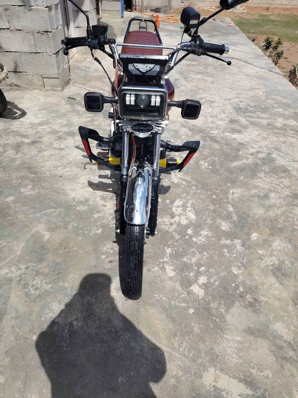 سلام عليكم دراجة ايرني مديل 26كفاله عامه منفيس موجود  مكينه 200دراجة ناعمه فول السعر 850وبيه مجال اتصل ***********
