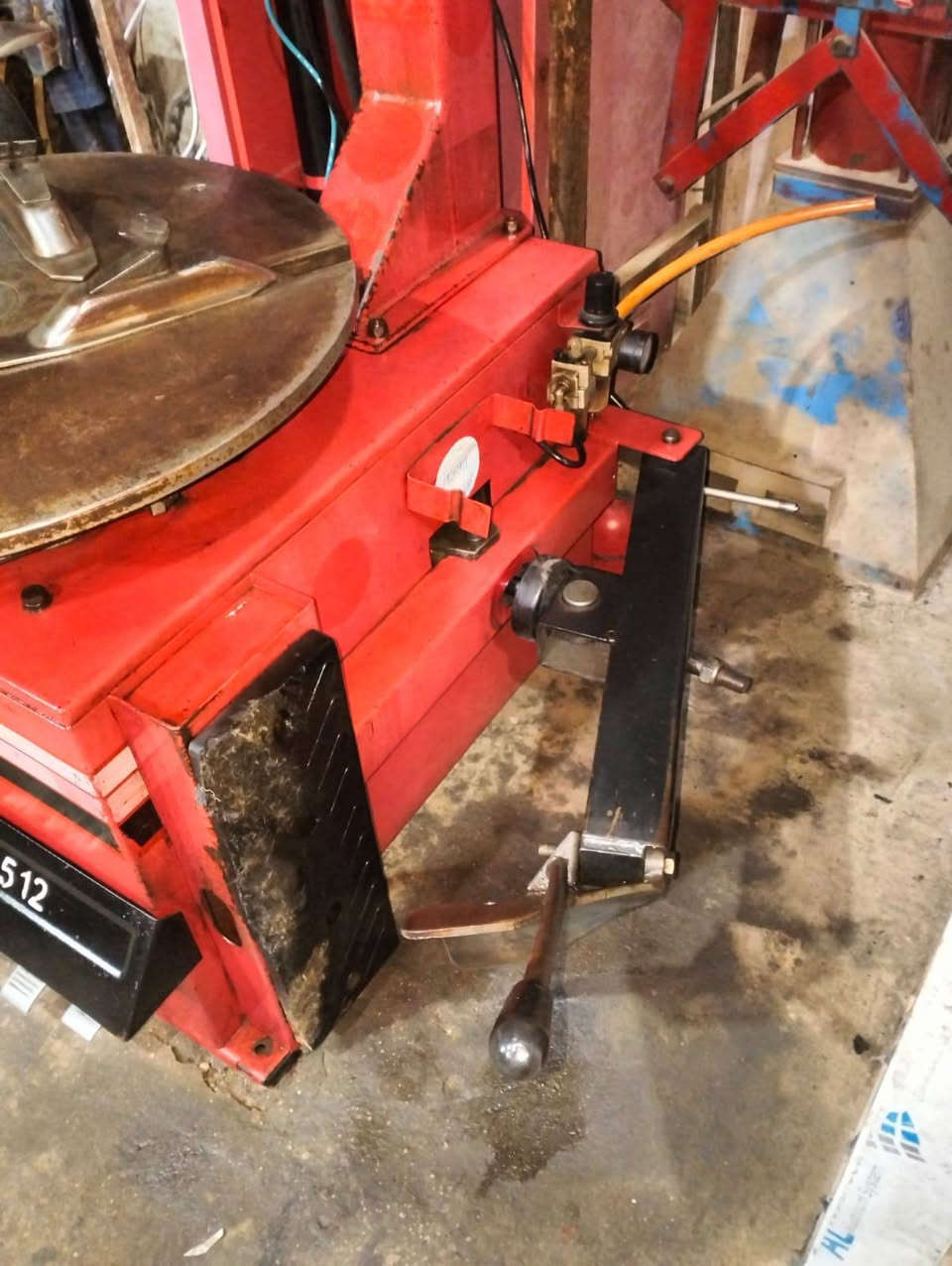 السلام عليكم ورحمه الله وبركاته خالعة للبيع الحجم 22 جاهزة سعرها 450 العنوان النجف الاشرف شارع المطار قرب صوره علگم هاتف وتساب***********
