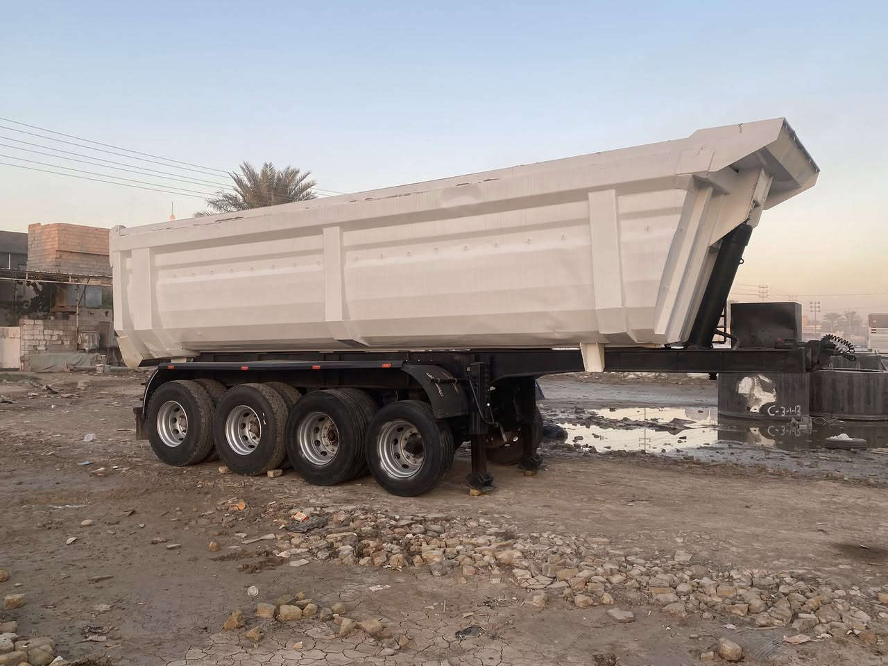 عربانة لبيع تركي ٢٨متر تخم تاير جديد أربع أزواج جدد هوة ويلة ١٣.                        
سعر ١٢٥
رقم الهاتف ***********
