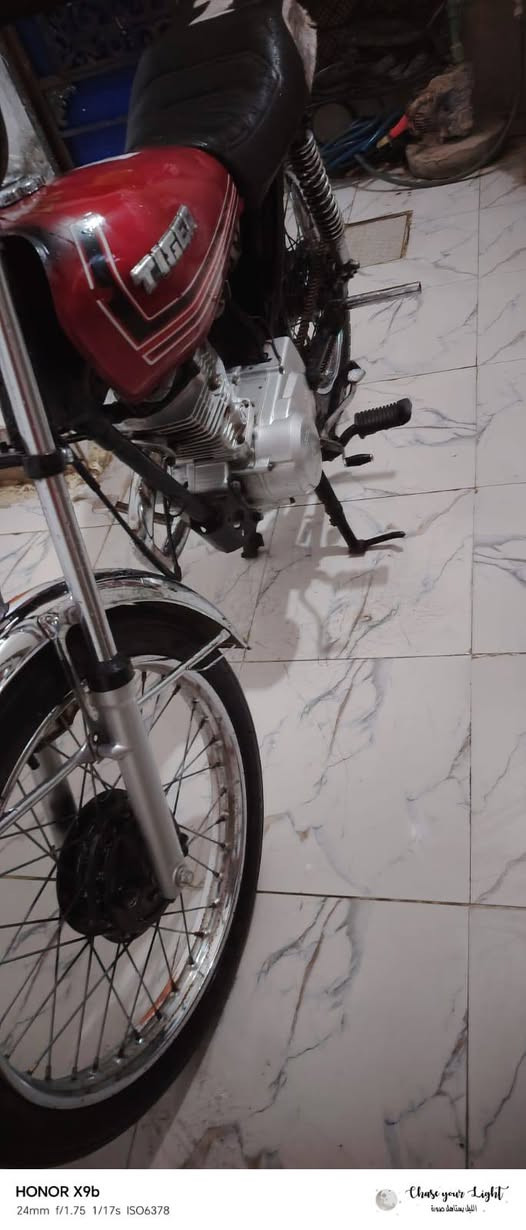 سلام عليكم دراجه كلك للبيع دراجه نضيفه حيل محرك  مفتوح نضيف شلعه اتشك الكاع دراجه كلشي ما ناقصها سعر 550 او بيها مجال المكان الناصريه مركز الرقم ***********
