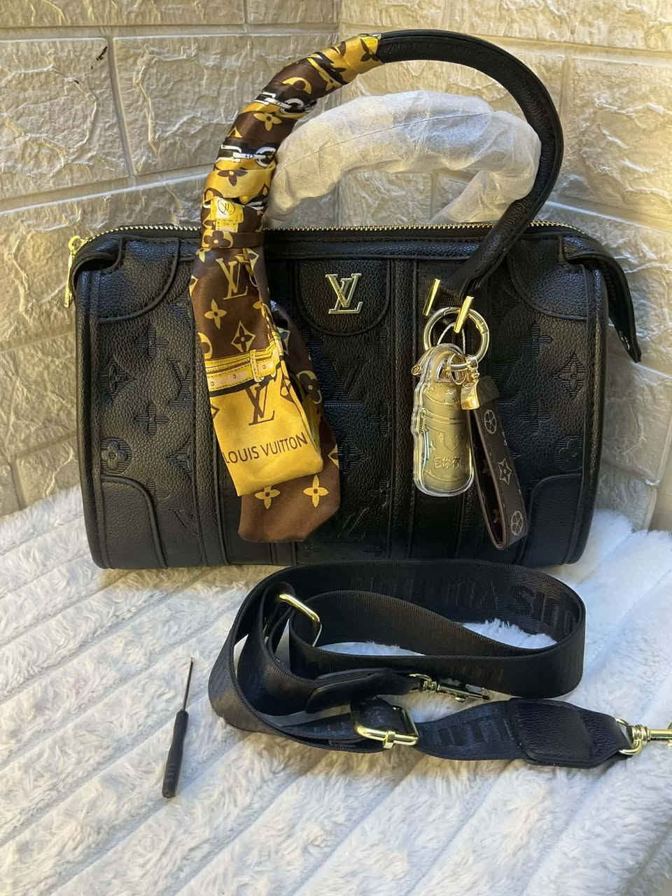 لوي فيتون تجنن
السعر 30 الف


**إذا كنت صاحب هذا الإعلان وتريد حذفه لأي سبب، رجاءا أرسل رسالة إلى الدعم الفني**