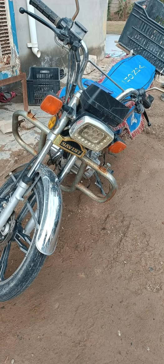 السلام عليكم سيفان موديل 20 بلادي لون احمر اوراق كامله هذا رقمي ***********
