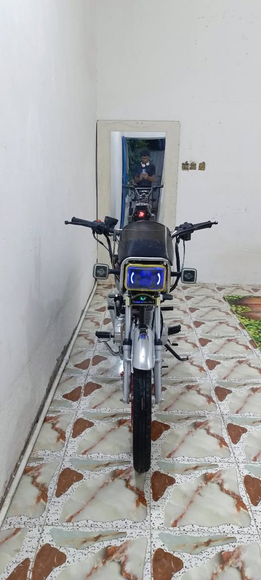 سلام عليكم دراجه سيفان 2024 للبيع اوراقها باسمي مطلعها من الوكيل على ايدي السعر 750 
***********
