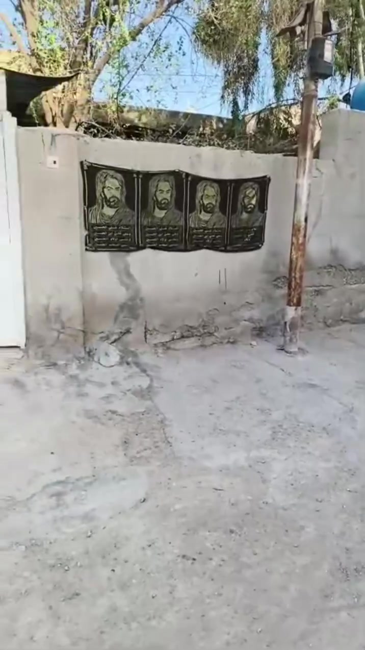 سلام عليكم من رخصة صاحب الكروب
دار للبيع مساحه 200 زراعي واقع حال 
مكانه بغداد حي الرشاد شارع المدارس
 متكون من غرفتين وستقبال
 ثالث بيت عل شارع باقي التفاصيل 
خابر وتدلل ه‍ ***********
