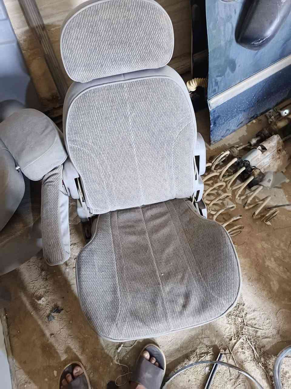 سلام عليكم غراض سياره وندستار كشنات مال سياره جهزات وحلوات وتانكي  بانزين وبيبان يمنه ويسره  تواصل***********
