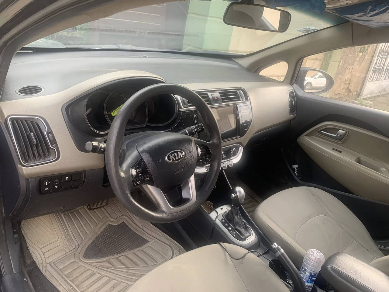 كيا ريو 2017خليجي 

محرك 1600 دوش  قطرتين 
ماشية 180
87 بيها مجال 
السونار مرفق مع الصور

رقمها بغداد الماني
للاستفسار ***********

مكاني بغداد العامرية
تحويل ثاني يوم
