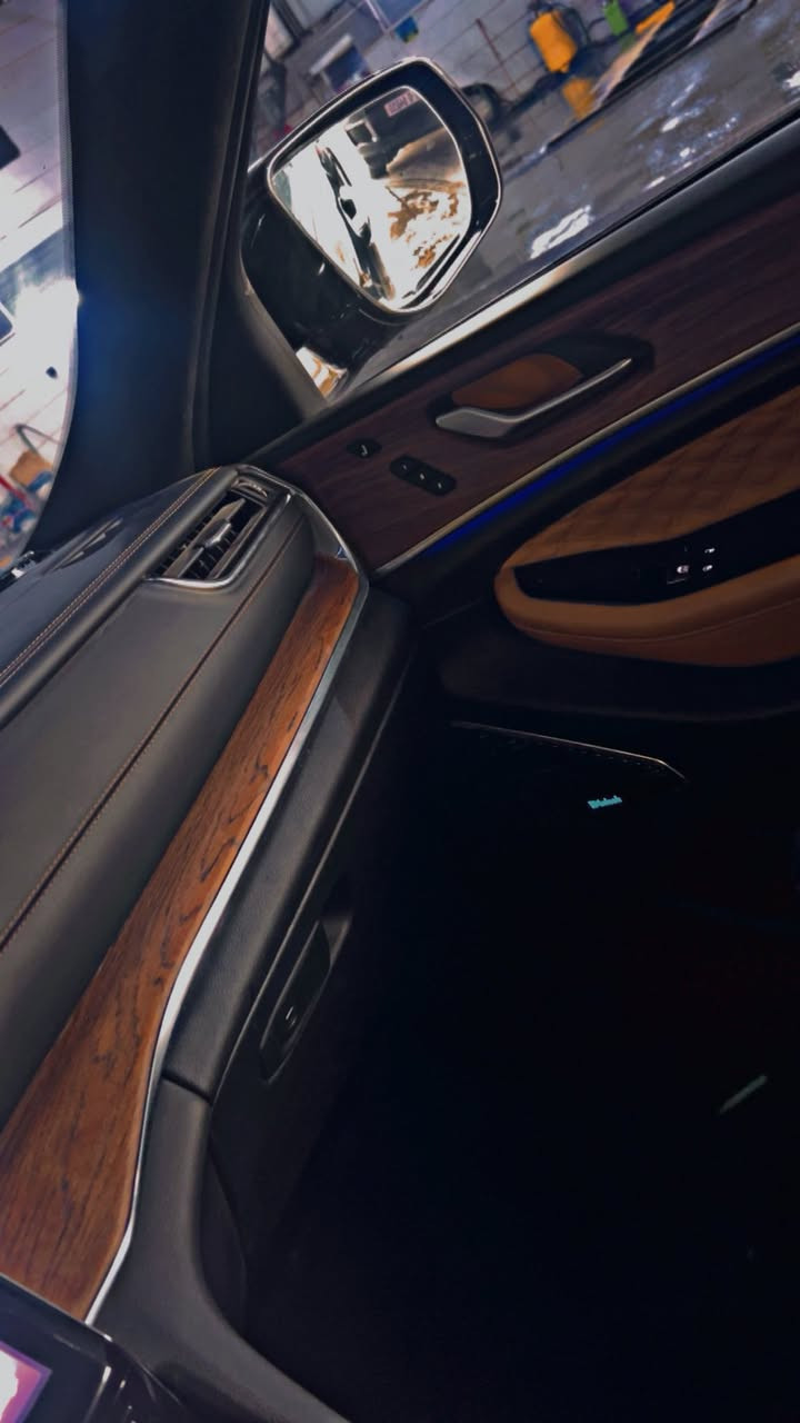 مستعجل عل بيع لضروف خاصة.  السلام عليكم جيب سومت ٢٠٢٣ اعلى فئة بل جيب  الموصفات ١/١  بانوراما  كشنات مساج داخل ملكي حساسات كلها السياره ماشية ٢٣ الف رقم بغداد ألون اسود السعر ٢٦٠ وبيها مجال ***********
