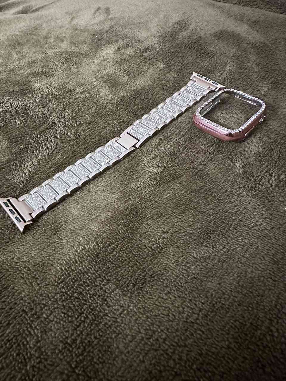 يا الله
السلام عليكم
كت كامل نسائي لتحويل شكل ساعة آبل الى لون الذهب الوردي مرصع بشكل الألماس يتضمن ( سير + درع 360 درجة ) ، متوافق مع حجم 38-40-41

السعر 30 الف 
العنوان بغداد شارع فلسطين


**إذا كنت صاحب هذا الإعلان وتريد حذفه لأي سبب، رجاءا أرسل رسالة إلى الدعم الفني**