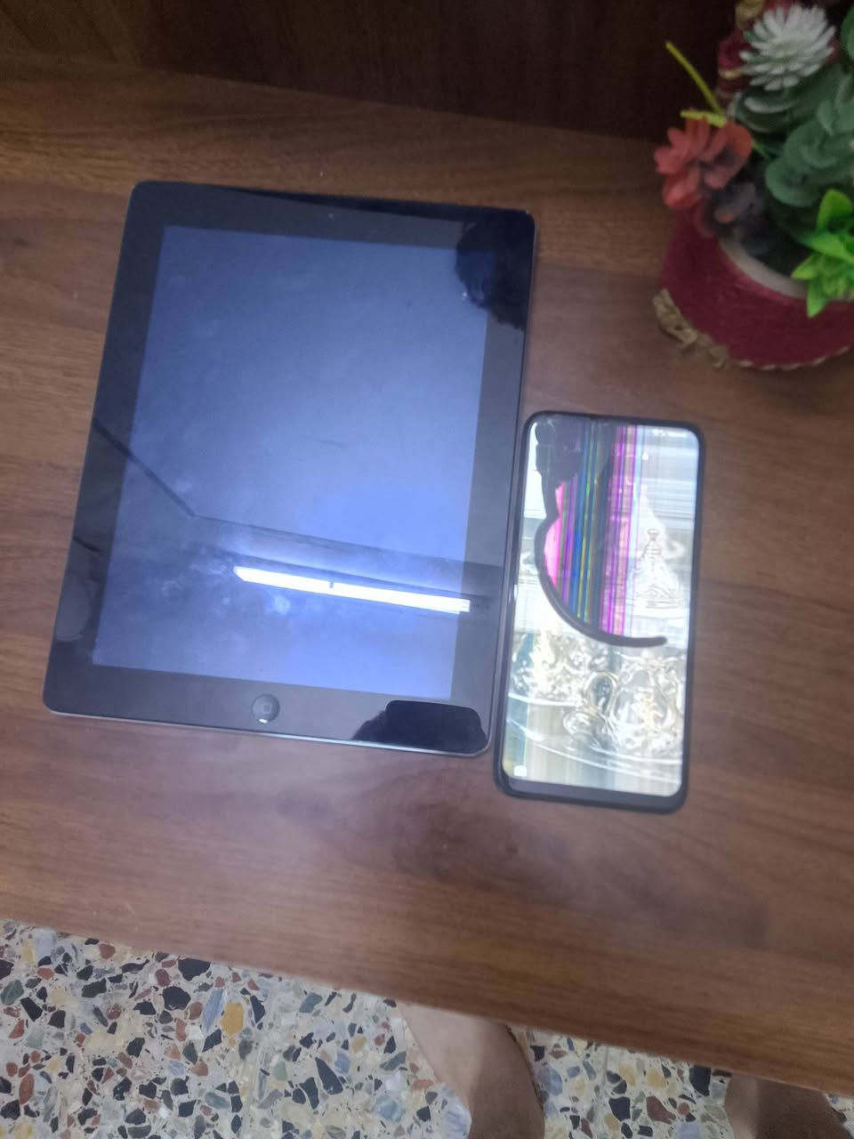 من رخصت مدير الكروب ايباد وا تليفون أبيع فحم اب 50 شغلات بس التليفون شاشه ***********
