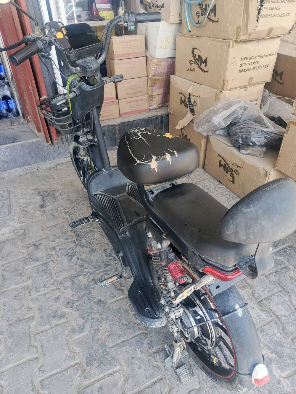 باسكل شحن حجم 24 بطاريات 5 كبار كل الكهربائيات شغالة ويا 2 سويج 2 بصمة و شاشة بيهة بلاتوث و استاند موبايل و تكدر تشحن بي تلفون و شاحنة باسكل 
سعر 300 وبية مجال بسيط مكاني كربلاء المقدسة
رقم ***********