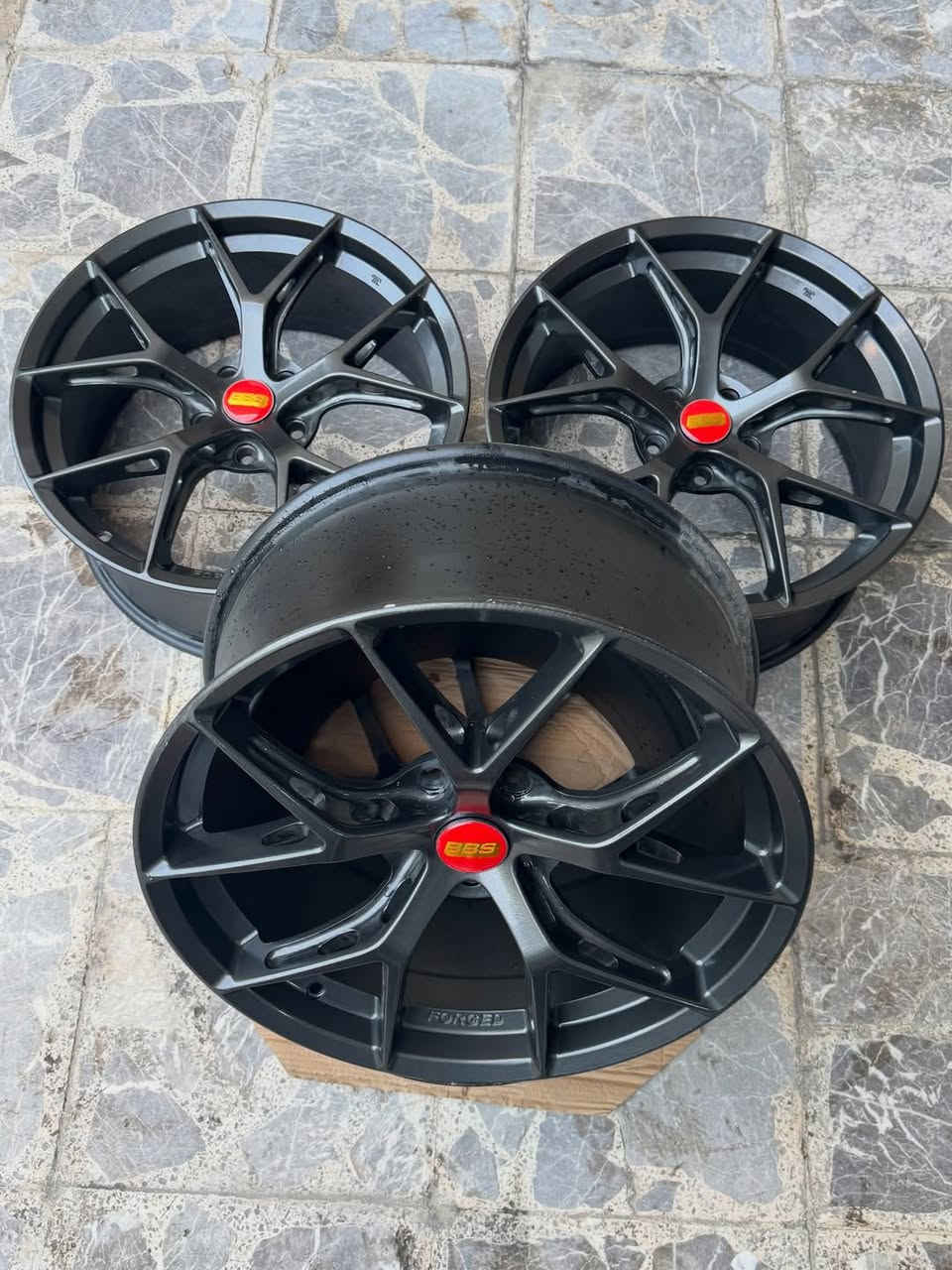 السلام عليكم
تخم work قياس 18 تو سايز دبل شفة خلفي 10.5 مال حاوية مع اطارات نص عمر 550$  
تخم bbs forged اصلي قياس 19 ون سايز 9 انج 450$ 
بغداد شارع فلسطين يتوفر توصيل للاستفسار واتس اب ***********
