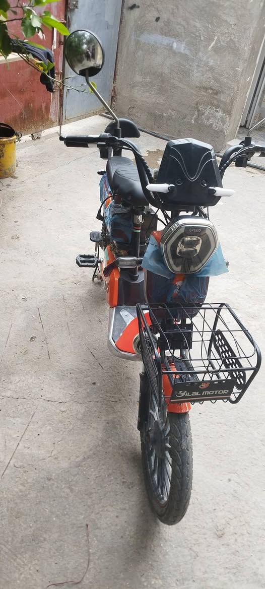 دراجه شحن للبيع نضيفه استعمال قليل 
375 وبيها مجال بسيط الخاص مفتوح


**إذا كنت صاحب هذا الإعلان وتريد حذفه لأي سبب، رجاءا أرسل رسالة إلى الدعم الفني**