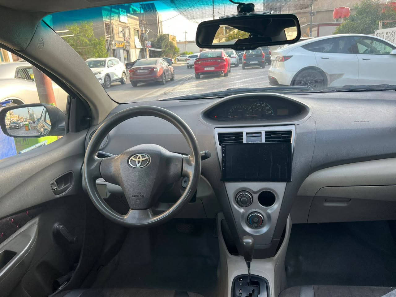 سلام عليكم 
يارس مديله 2009 أمريكا حادثها جملغ وباب خلفي السياره بدون صبغ عده حادثها تخم تاير جديد صدر جديد تبريد وي سويج اي نقص مابيها رقم إنكليزي بسمي سعرها 68 ماكن السياره بغداد الحريه الاتصال *********** ابو حسين
